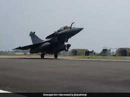 भारत में प्रवेश करते ही राफेल को मिला सुखोई का साथ, 'Golden Arrows' का बनेंगे हिस्सा, 10 बातें.. भारत में प्रवेश करते ही राफेल को मिला सुखोई का साथ, 'Golden Arrows' का बनेंगे हिस्सा, 10 बातें..