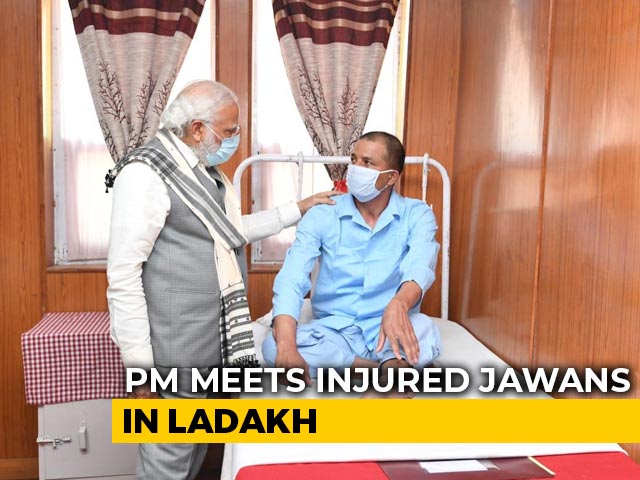 PM Modi Visits Injured Soldiers In Ladakh, Praises "<i>Karara Jawab</i>"