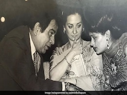 A Pic Of Dilip Kumar And Saira Banu From Padmini Kolhapure's Throwback <I>Khazana</i> A Pic Of Dilip Kumar And Saira Banu From Padmini Kolhapure's Throwback <I>Khazana</i>