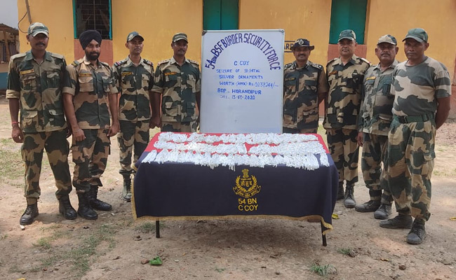 पश्चिम बंगाल में बीएसएफ ने 10 लाख की चांदी की आभूषण किए जब्त