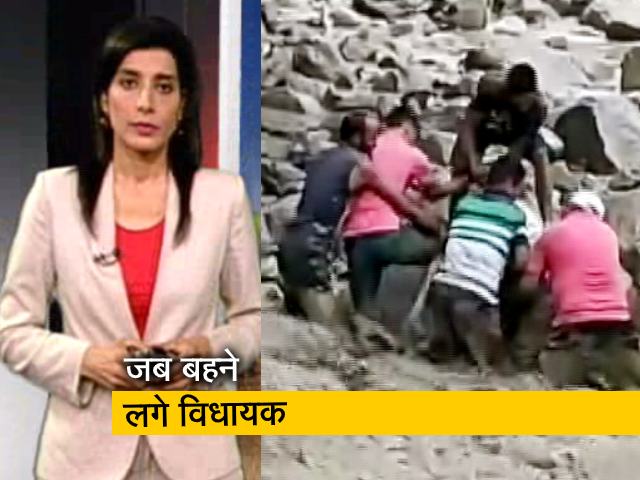 देश प्रदेश : उत्तराखंड में पानी में बहने से बाल-बाल बचे विधायक