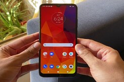 Moto G8 Power Lite Review: Best Phone Under Rs. 10,000? | 4GB RAM, 64GB Storage, Stock Android Moto G8 Power Lite Review: Best Phone Under Rs. 10,000? | 4GB RAM, 64GB Storage, Stock Android