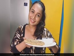 भोजपुरी एक्ट्रेस रानी चटर्जी ने मुंबई की बारिश में बनाए सत्तू के पराठे, दही के साथ किए पेश- देखें Video भोजपुरी एक्ट्रेस रानी चटर्जी ने मुंबई की बारिश में बनाए सत्तू के पराठे, दही के साथ किए पेश- देखें Video