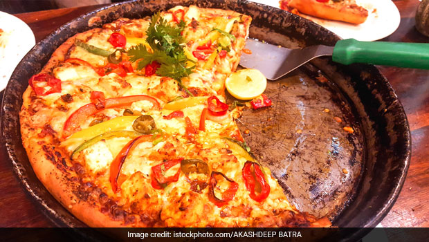 Cooking Tips: How To Make Pizza Without Cheese And Oven (Watch Recipe Video)