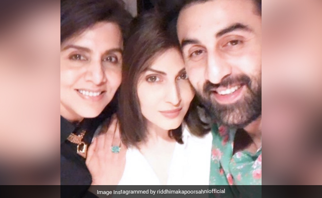 Neetu Kapoor Birthday: रिद्धिमा और रणबीर ने यूं सेलिब्रेट किया मां का जन्मदिन, देखें Photos