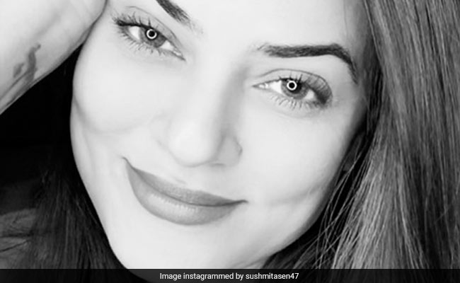 Sushmita Sen's Latest Selfie Gives Us A Glimpse Of Her 'Knowing Smile'