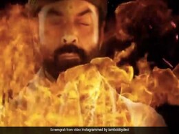Bobby Deol के वेब शो 'आश्रम' का फर्स्ट लुक रिलीज, 'साधु' के अवतार में दिखे एक्टर...देखें Video Bobby Deol के वेब शो 'आश्रम' का फर्स्ट लुक रिलीज, 'साधु' के अवतार में दिखे एक्टर...देखें Video
