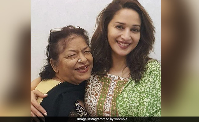 माधुरी दीक्षित के साथ 'एक दो तीन' पर यूं डांस करती नजर आईं सरोज खान, देखें Video