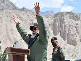 जवानों के सामने PM ने रामधारी सिंह दिनकर की जोशीली पंक्तियों का किया जिक्र, कहा- 'जिनके सिंहनाद से...' जवानों के सामने PM ने रामधारी सिंह दिनकर की जोशीली पंक्तियों का किया जिक्र, कहा- 'जिनके सिंहनाद से...'