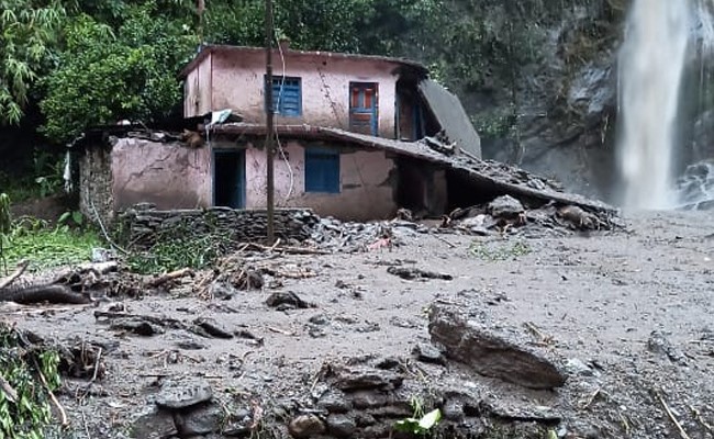 Cloudburst In Uttrakhand: उत्तराखंड के पिथौरागढ़ में बादल फटने से 3 की मौत, 20 लापता