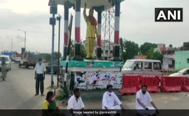 MGR's Statue Found Draped With Saffron Shawl In Puducherry, AIADMK Demands Action