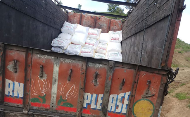 मध्यप्रदेश में बोवनी के बाद यूरिया हासिल करने के लिए संघर्ष कर रहे किसान