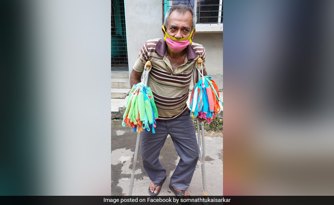 Bengal Actor-MP Offers Help To Elderly Man, On Crutches, Selling Masks