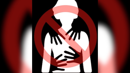 "अकेले में पकड़कर अश्लील हरकतें करता है&nbsp;CMHO ..." महिला कर्मचारी ने स्वास्थ्य विभाग के अफसर पर लगाए गंभीर आरोप &nbsp;