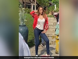 यूलिया वंतूर ने सलमान खान के फार्म हाउस पर 'जग घूमया' सॉन्ग पर दिखाए जबरदस्त डांस मूव्स, देखें Video यूलिया वंतूर ने सलमान खान के फार्म हाउस पर 'जग घूमया' सॉन्ग पर दिखाए जबरदस्त डांस मूव्स, देखें Video