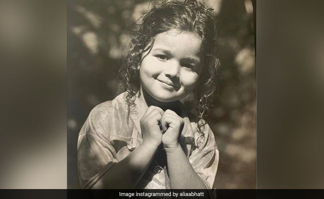 On Alia Bhatt's Childhood Pic, Ranveer Singh's Comment Is A Winner