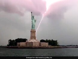 लड़का कर रहा था रिकॉर्डिंग, तभी स्टेच्यू ऑफ लिबर्टी के पीछे गिरी बिजली... 40 लाख बार देखा गया Video लड़का कर रहा था रिकॉर्डिंग, तभी स्टेच्यू ऑफ लिबर्टी के पीछे गिरी बिजली... 40 लाख बार देखा गया Video
