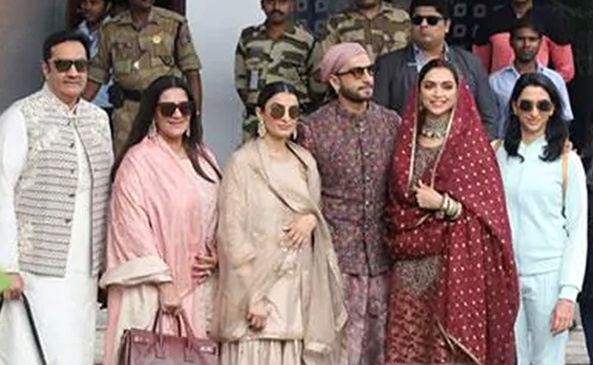 Deepika Padukone-Ranveer Singh And The Bhavnanis Are Busy Playing TPL (As In "Taboo Premier League")