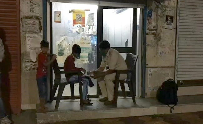 Indore Teen, Unable To Pay Tuition, Gets Free Classes From Policeman