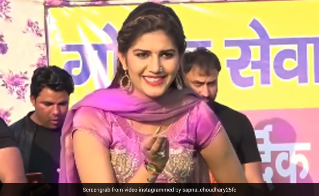 सपना चौधरी ने हरियाणवी गाने पर किया धमाकेदार डांस, देसी क्वीन के एक्सप्रेशंस जीत लेंगे दिल