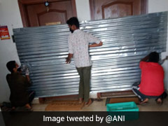 করোনা আতঙ্কে পুরসভা থেকে বাড়ি সিল করার সময় ভিতরেই রয়ে গেলেন বাসিন্দারা!
