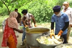 Sikh Community Working Relentlessly To Feed The Hungry Sikh Community Working Relentlessly To Feed The Hungry