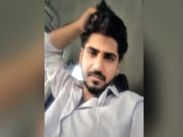 बाल-बाल बचे पुलिसकर्मी, हमला कर आरोपी को छुड़ा ले गए करीबी बाल-बाल बचे पुलिसकर्मी, हमला कर आरोपी को छुड़ा ले गए करीबी