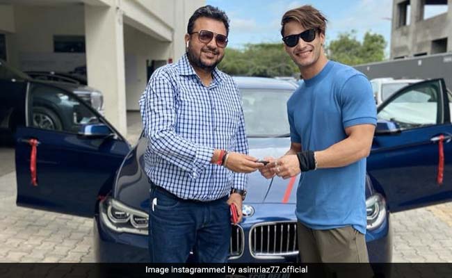 आसिम रियाज ने खरीदी लग्जरी स्पॉर्ट्स कार BMW 5 M Series, Photos शेयर कर बोले- आज बहुत खुश हूं...