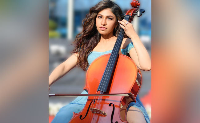 <I>Naam</I>: Tulsi Kumar  Shares Her Experience Of Making A "Full-Fledged" Music Video