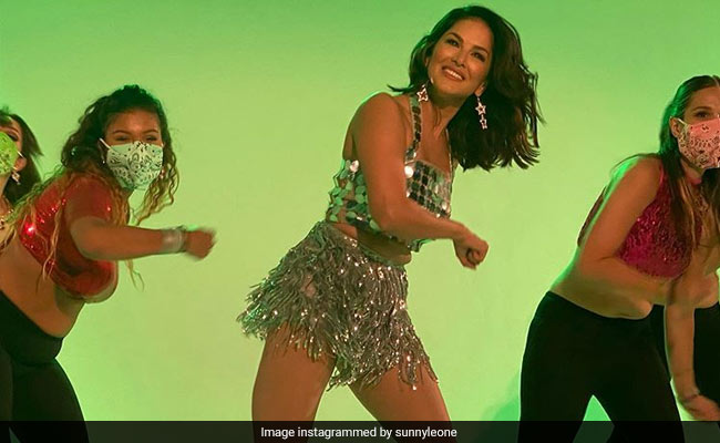 Sunny Leone ने 'बेबी डॉल मैं सोने की' पर किया धमाकेदार Dance, Video हुआ वायरल