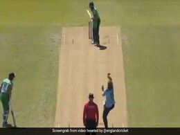 Eng Vs IRE: डेविड विली की स्विंग में उलझा बल्लेबाज, बाहर जाती गेंद को छेड़ा तो हुआ ऐसा... देखें Video Eng Vs IRE: डेविड विली की स्विंग में उलझा बल्लेबाज, बाहर जाती गेंद को छेड़ा तो हुआ ऐसा... देखें Video