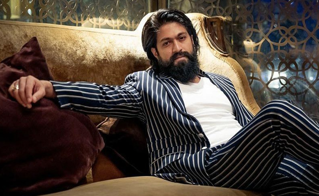 Happy Birthday Yash: बस ड्राइवर के बेटे हैं केजीएफ स्टार यश, असली नाम है नवीन कुमार गौड़ा, जानें खास बातें