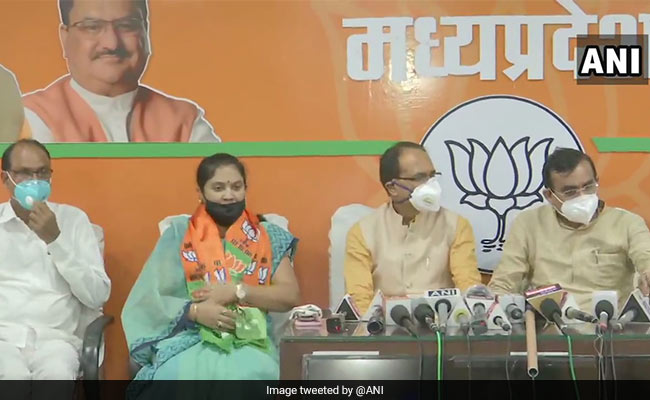 Madhya Pradesh Congress MLA Sumitra Kasdekar Resigns, Joins BJP