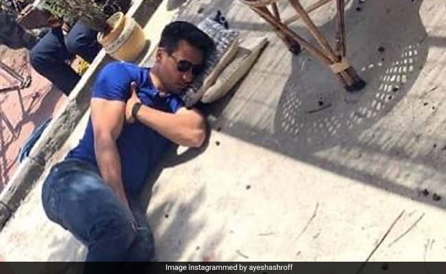 टाइगर श्रॉफ को जमीन पर सोता देख मां आयशा ने यूं लुटाया प्यार, बोलीं-मेहनत के बाद गहरी नींद...देखें Photo