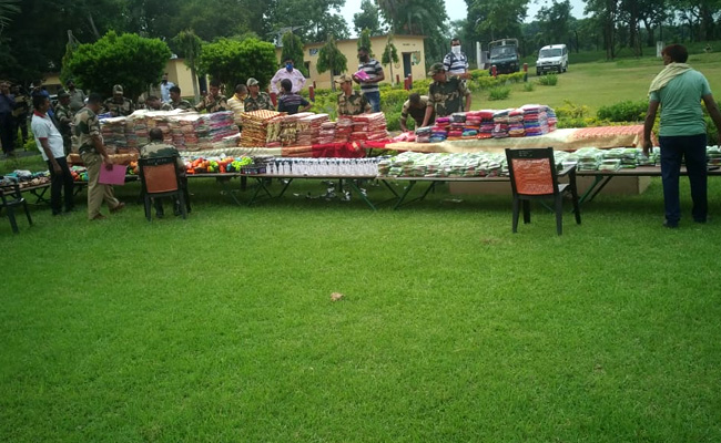 सरकारी कर्मचारी की मदद से हो रही थी तस्करी  BSF ने जब्त किया 46 लाख का सामान