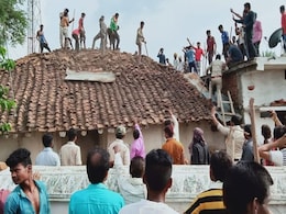 मध्यप्रदेश के मंडला जिले में एक ही परिवार के छह लोगों की बेरहमी से हत्या मध्यप्रदेश के मंडला जिले में एक ही परिवार के छह लोगों की बेरहमी से हत्या