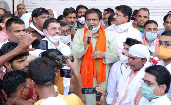 हरियाणा : बीजेपी प्रदेश अध्यक्ष बने ओपी धनखड़, सोशल डिस्टेंसिंग की धज्जियां उड़ीं