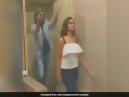 रणवीर सिंह और इलियाना डिक्रूज का थ्रोबैक Video वायरल, 'बॉयफ्रेंड बना ले' सॉन्ग पर मचाया धमाल रणवीर सिंह और इलियाना डिक्रूज का थ्रोबैक Video वायरल, 'बॉयफ्रेंड बना ले' सॉन्ग पर मचाया धमाल