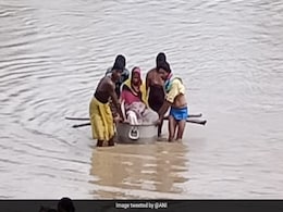 No Bridge, Pregnant Woman Carried In Utensil Across River To Hospital No Bridge, Pregnant Woman Carried In Utensil Across River To Hospital