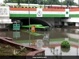 दिल्ली-NCR में भारी बारिश, मिंटो रोड ब्रिज के नीचे एक शख्स की डूबकर मौत दिल्ली-NCR में भारी बारिश, मिंटो रोड ब्रिज के नीचे एक शख्स की डूबकर मौत