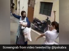 করোনাকে হারিয়ে বাড়ি ফেরা তরুণীকে জবরদস্ত ঢংয়ে স্বাগত জানালেন তাঁর বোন