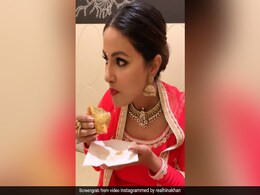 Hina Khan खा रही थीं समोसा तभी Video बनता देख चिल्ला पड़ीं एक्ट्रेस, बोलीं- Stop It... Hina Khan खा रही थीं समोसा तभी Video बनता देख चिल्ला पड़ीं एक्ट्रेस, बोलीं- Stop It...