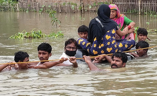 In Neck-Deep Water, Bihar Pregnant Woman Taken For Delivery On A Raft
