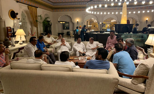 <i>Lagaan</i>, Singalongs And Yoga Sessions: Resort Life For Team Gehlot