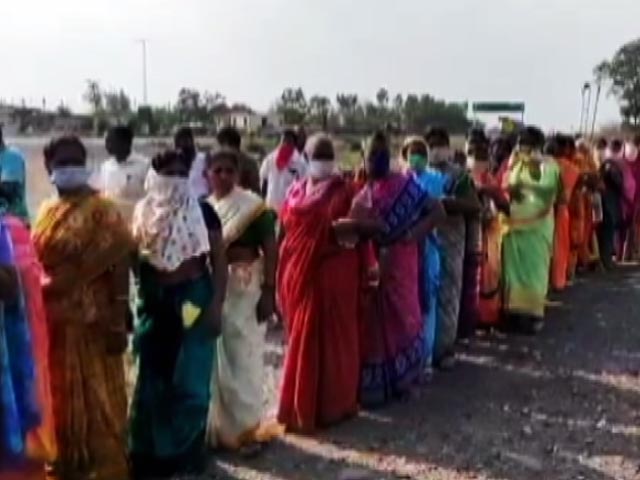 Feeding The Hungry On A Remote Highway In Maharashtra
