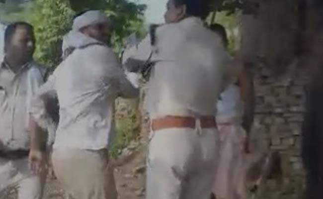 मध्य प्रदेश: रेत माफियाओं के हौसले बुलंद, सरेआम किया पुलिसवालों पर हमला