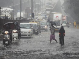 मुंबई में भारी बारिश की आशंका, मौसम विभाग ने जारी किया रेड अलर्ट मुंबई में भारी बारिश की आशंका, मौसम विभाग ने जारी किया रेड अलर्ट