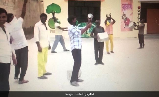 Watch: Jail Inmates In UP Clang Utensils To Drive Away Locusts