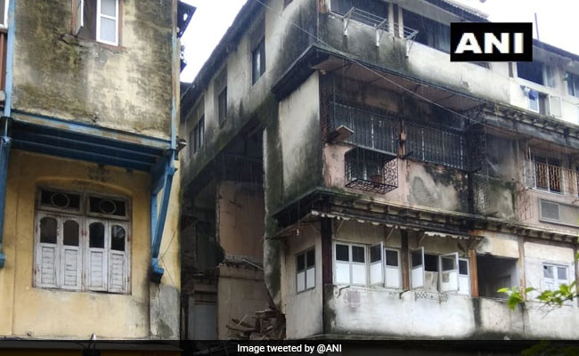 2 Injured, 5 Rescued After Part Of Old Building Collapses In Mumbai