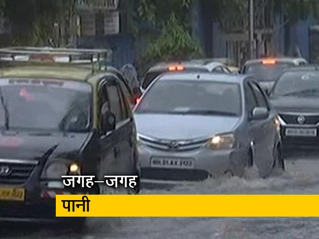 बारिश से बेहाल मुंबई, कई जगह भरा पानी